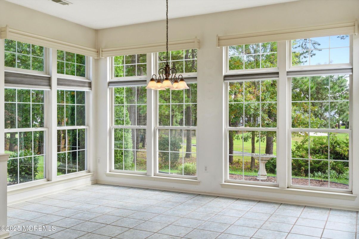 Empty room, Interior, Pendant Lights, Sun Room