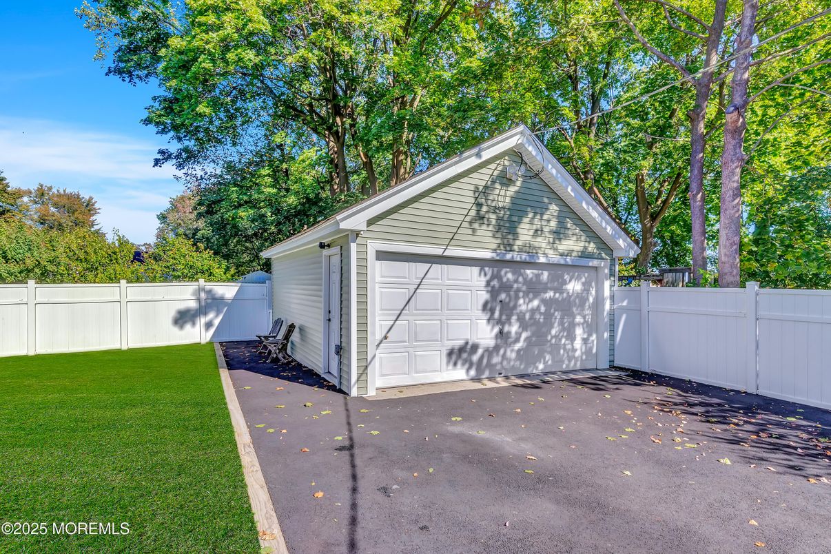 Detached Garage, Exterior