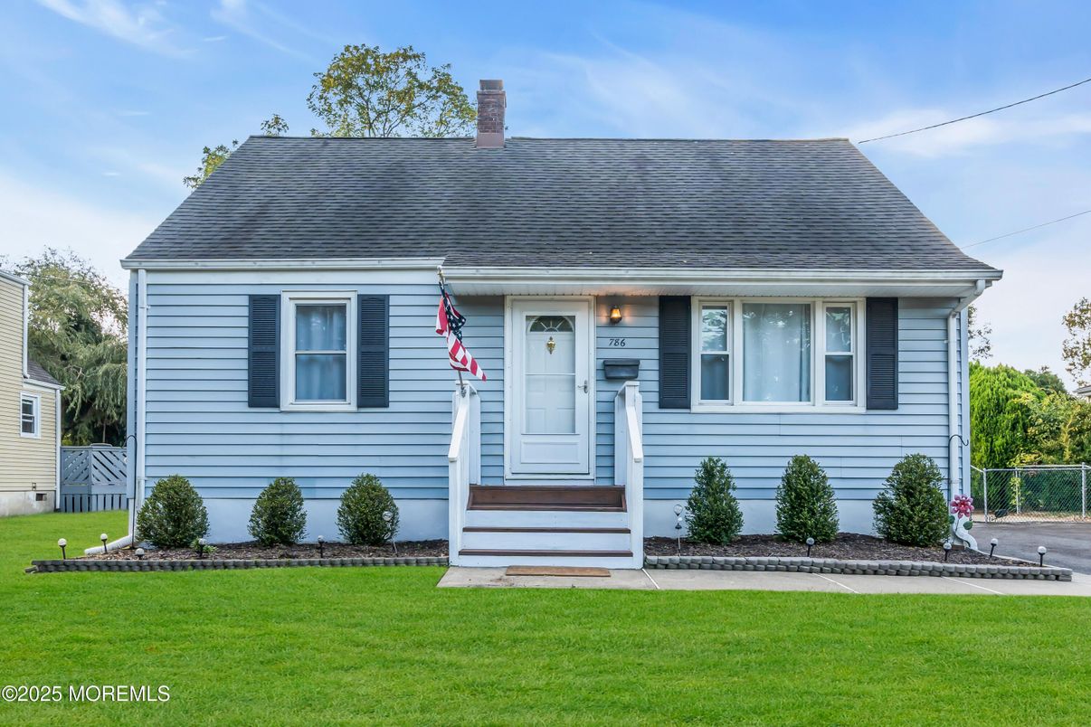 Exterior, Facade, Cape Cod