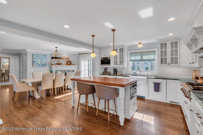 Dining room, Interior, Kitchen, Pendant Lights, Recessed Lighting, Wood Texture Flooring