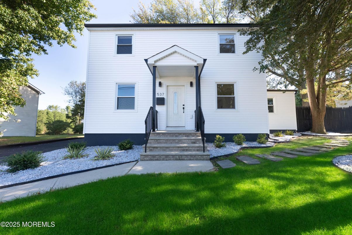 Exterior, Facade, Georgian