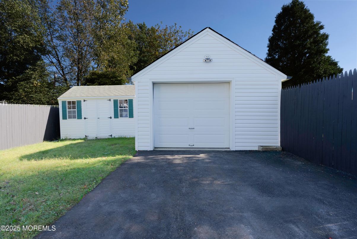 Detached Garage, Exterior