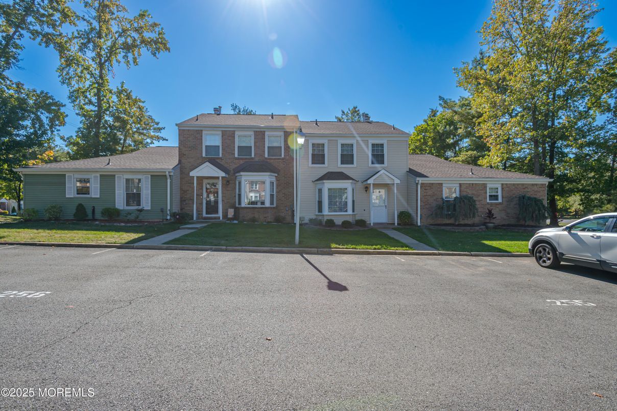 Exterior, Facade, Brick Facade, Georgian