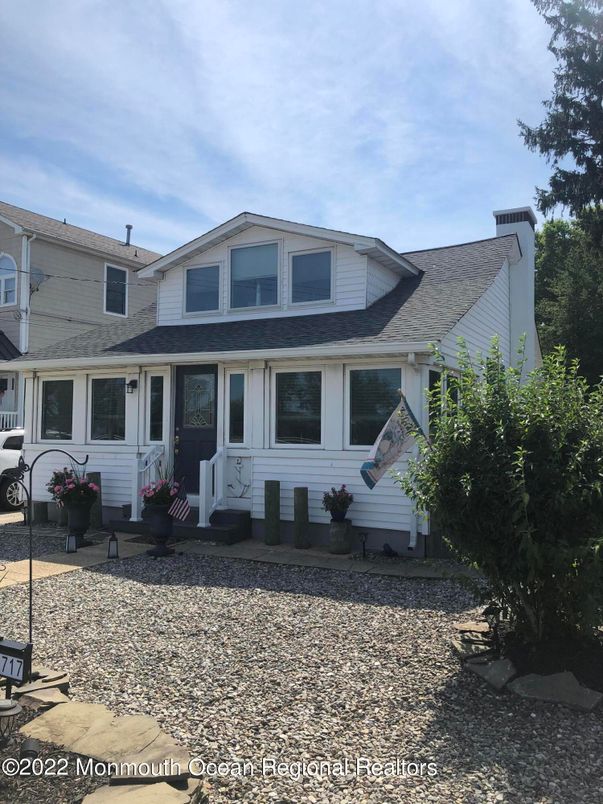 Exterior, Facade, Queen Anne Victorian