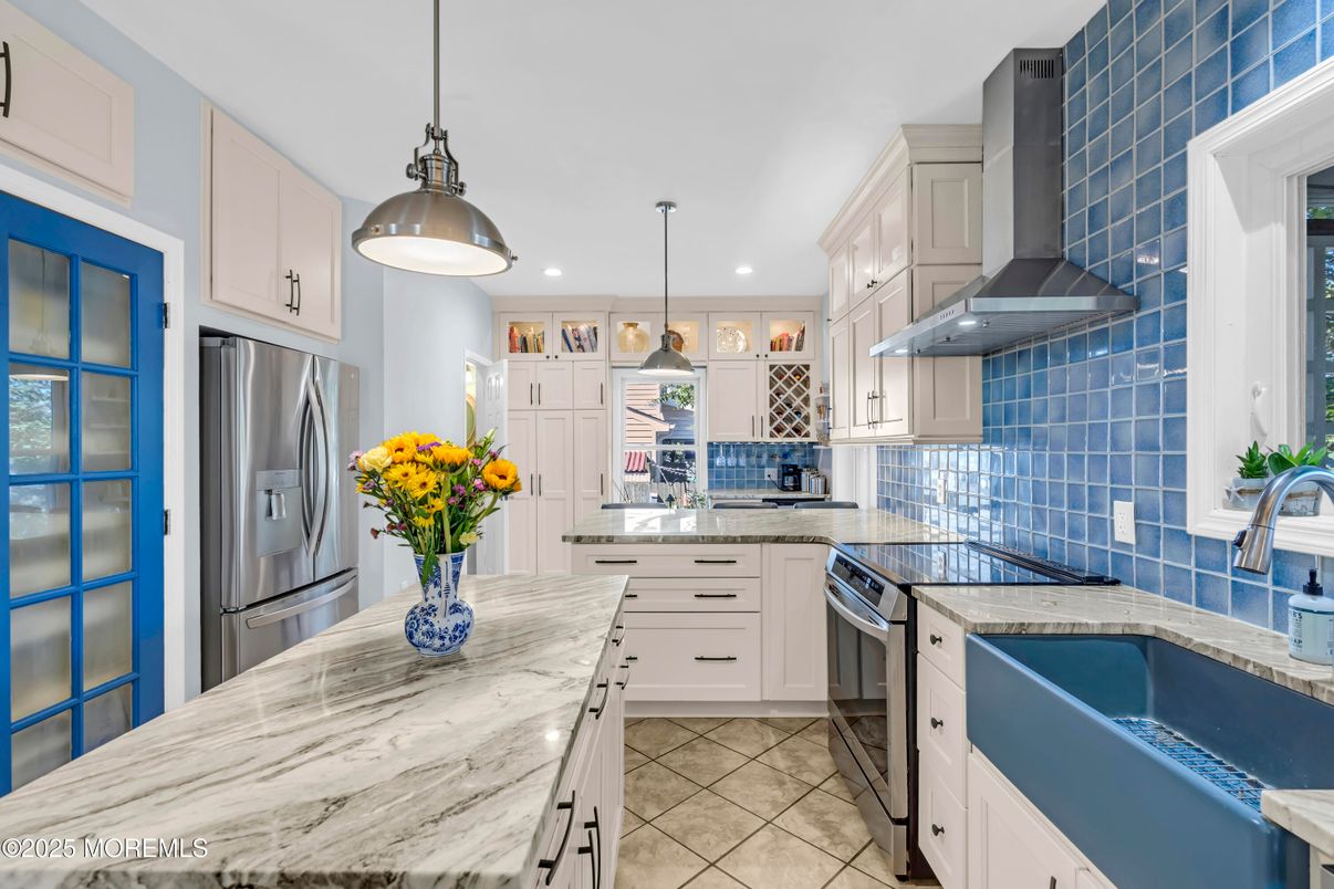 Interior, Kitchen, Pendant Lights, Recessed Lighting, Stainless Steel Appliances