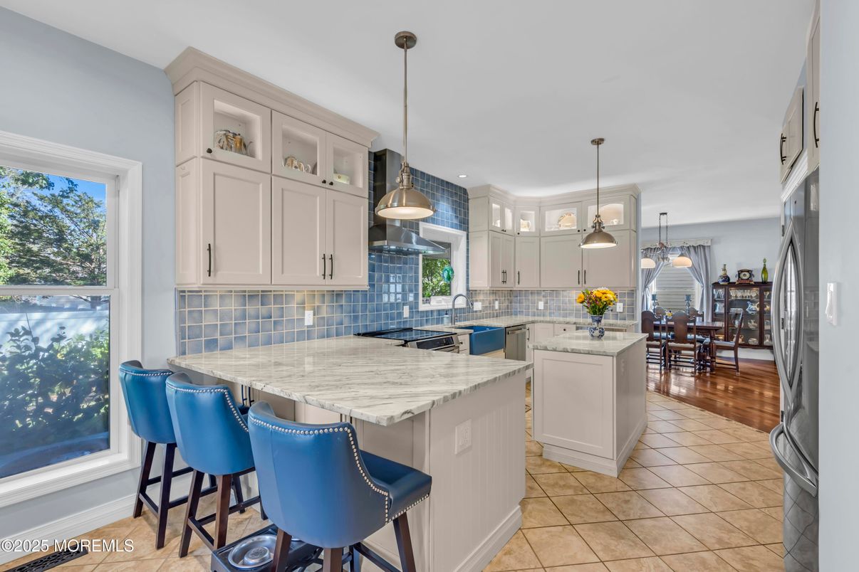 Dining room, Interior, Kitchen, Pendant Lights, Recessed Lighting, Wood Texture Flooring