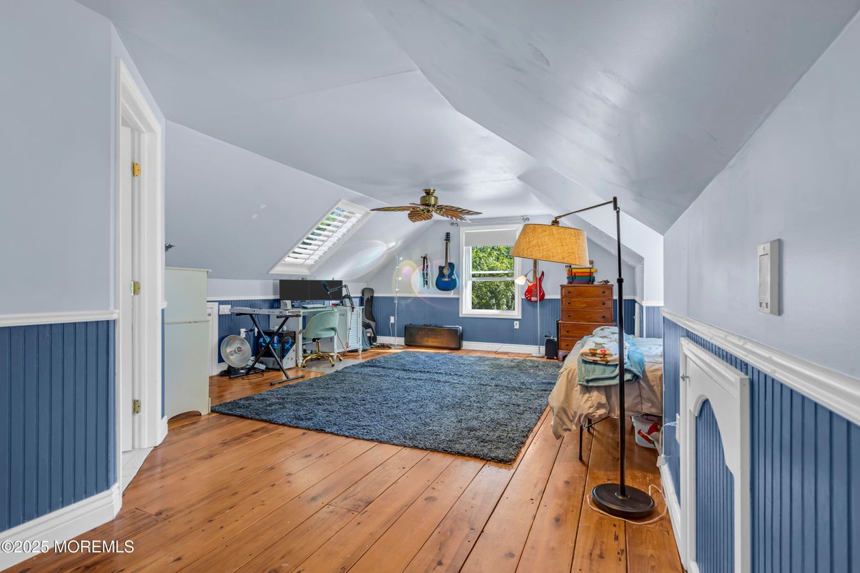 Bedroom, Fitness Equipment, Interior, Wood Texture Flooring