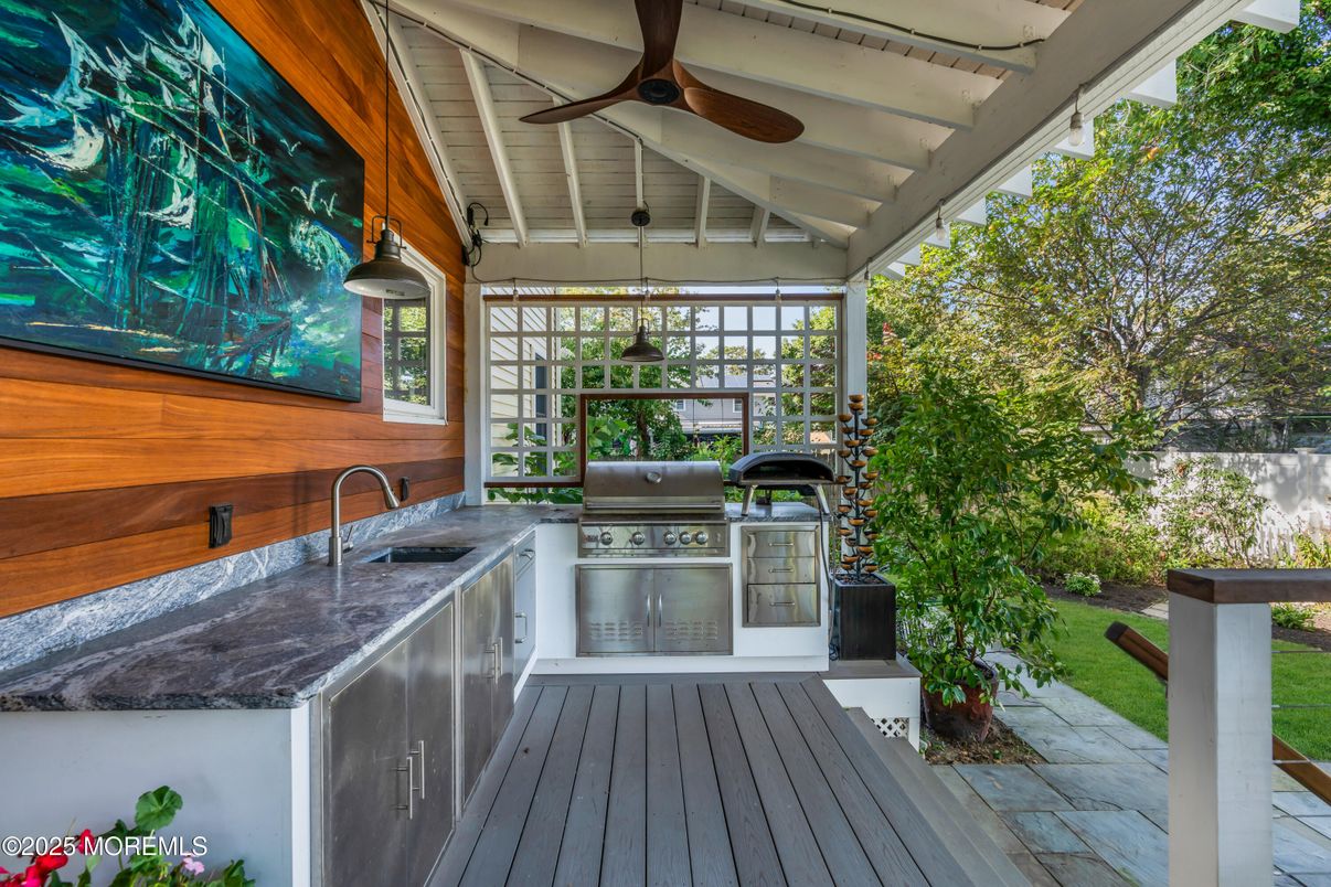 Exterior, Outdoor Kitchen