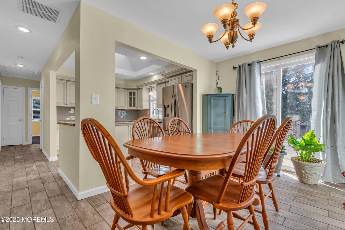 Chandelier, Dining room, Interior, Recessed Lighting, Wood Texture Flooring