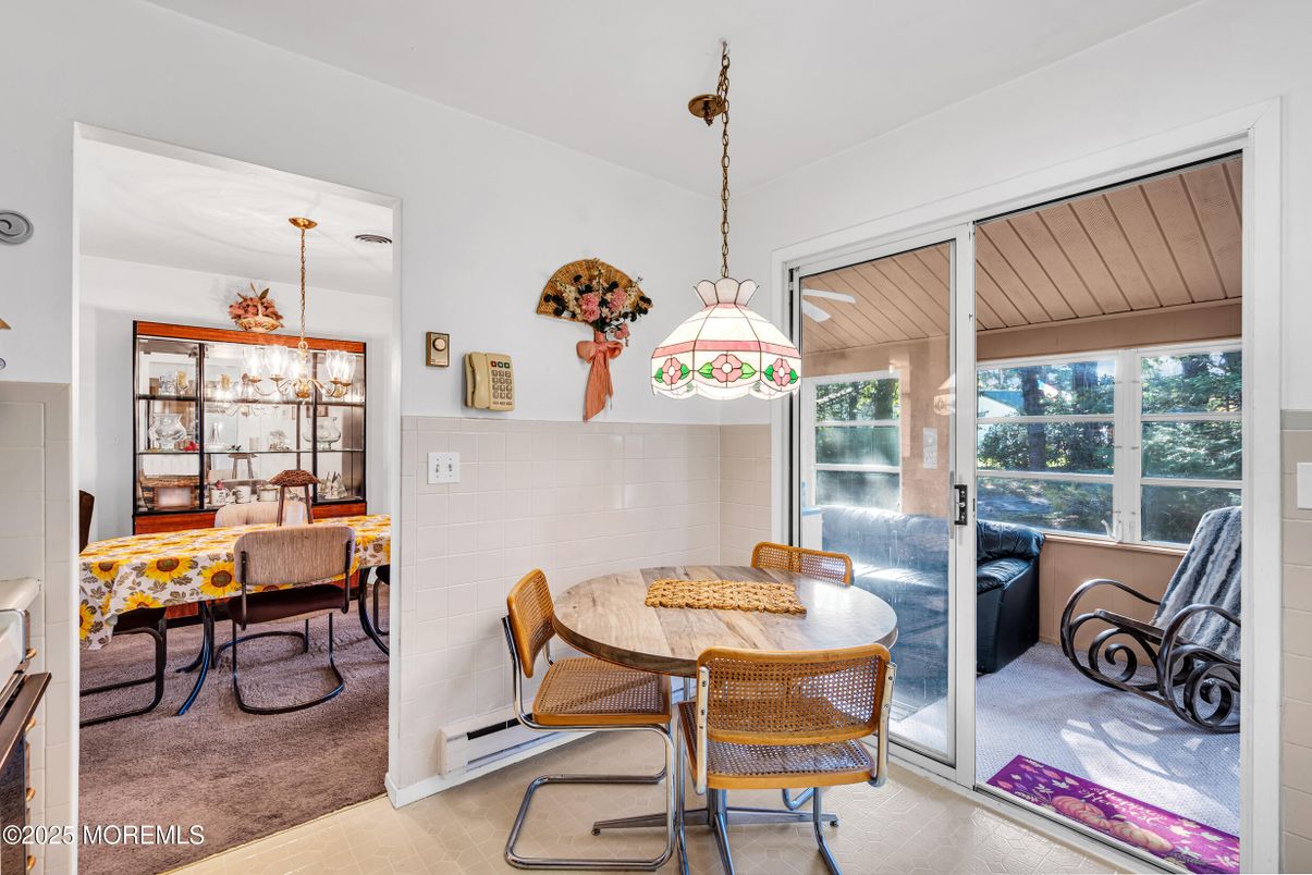 Chandelier, Dining room, Interior, Pendant Lights
