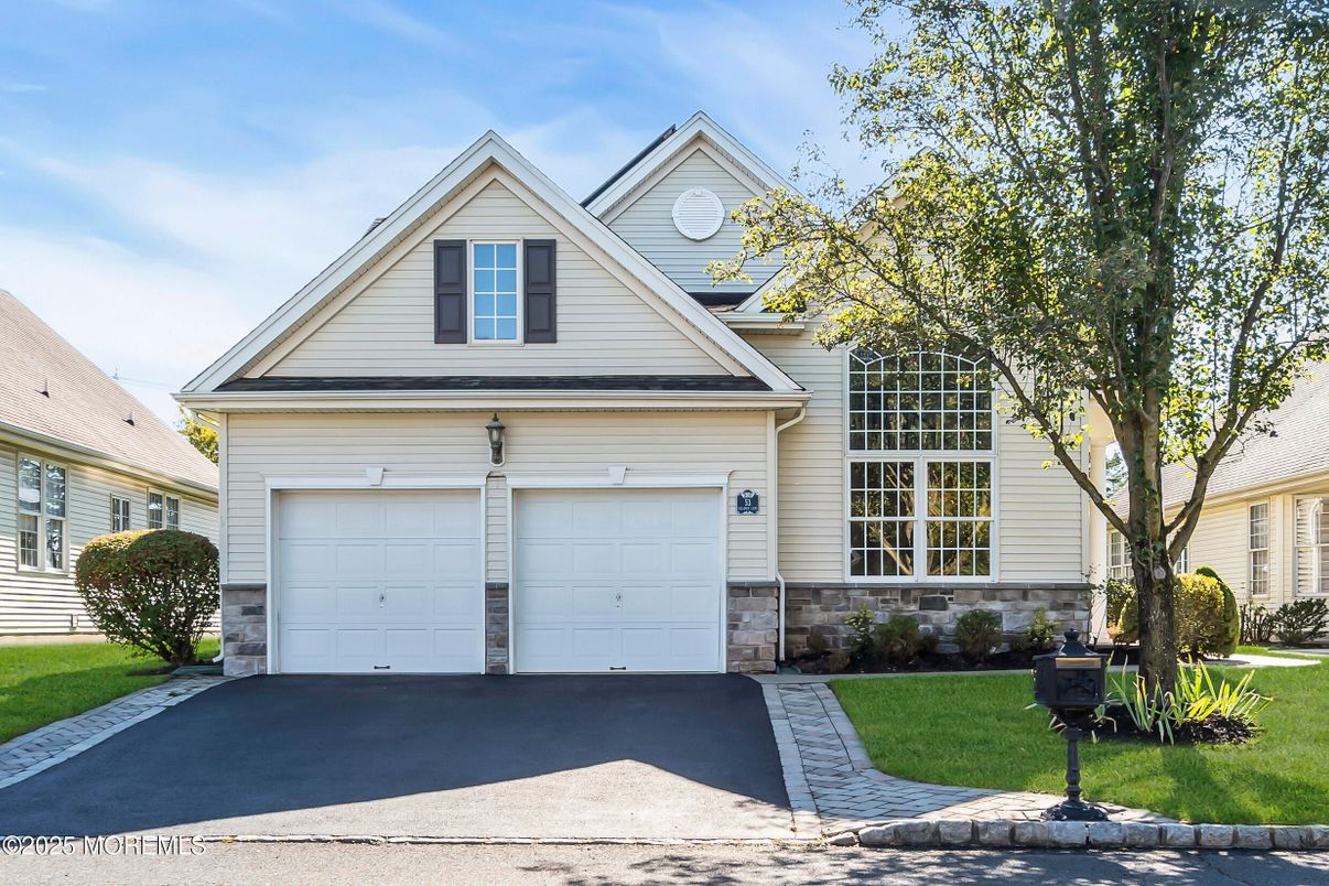 Attached, Exterior, Facade, Farmhouse