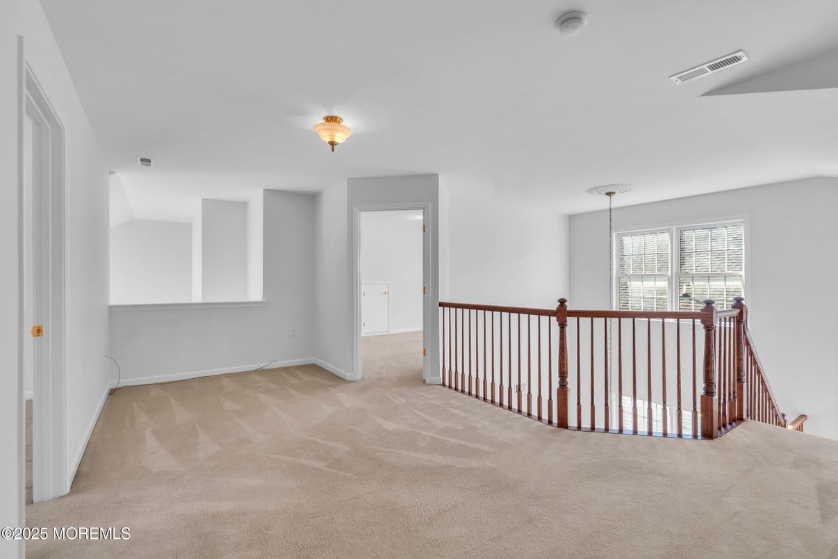 Empty room, Interior, Pendant Lights