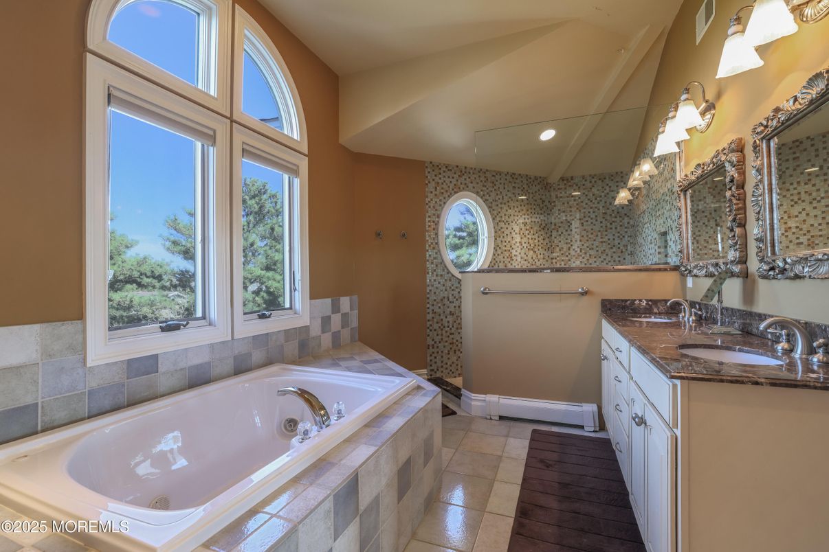 Bathroom, Dual Sink Vanities, Interior, Recessed Lighting