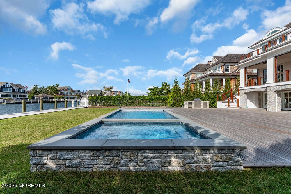 Exterior, Pool, Water