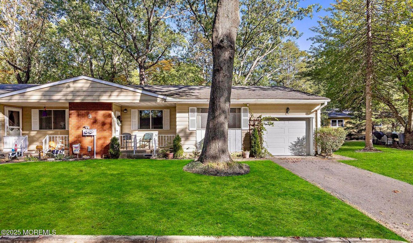 Attached, Exterior, Facade, Brick Facade, Ranch