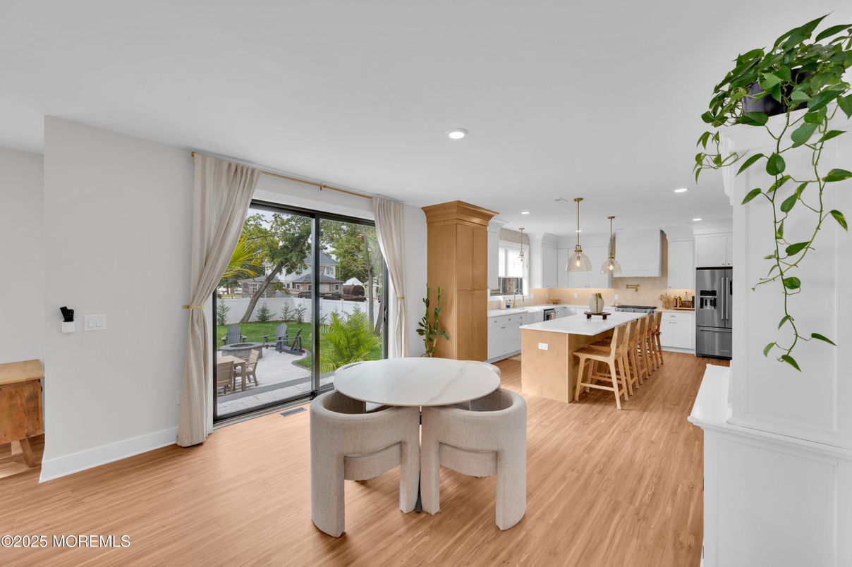 Dining room, Interior, Kitchen, Pendant Lights, Recessed Lighting, Wood Texture Flooring