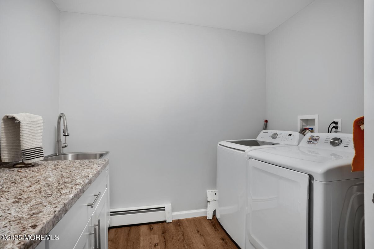 Interior, Washer, Wood Texture Flooring