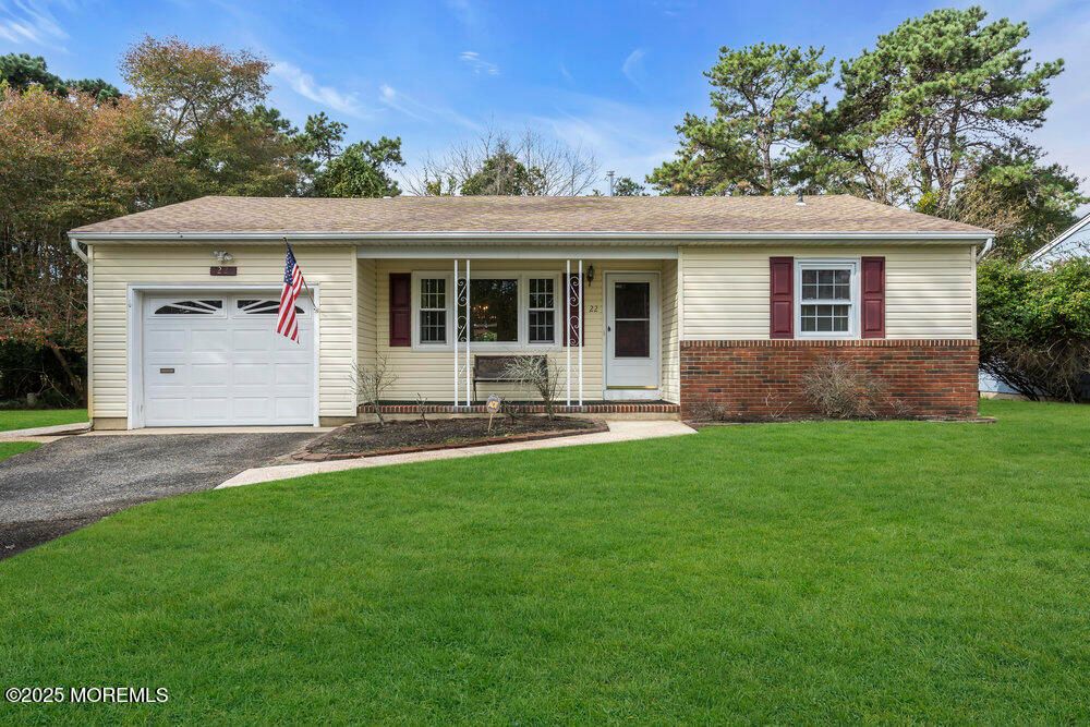 Attached, Exterior, Facade, Ranch