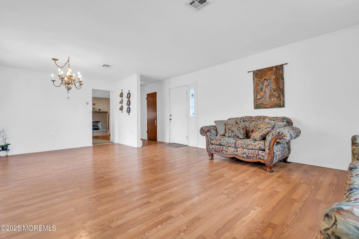Chandelier, Empty room, Interior, Wood Texture Flooring