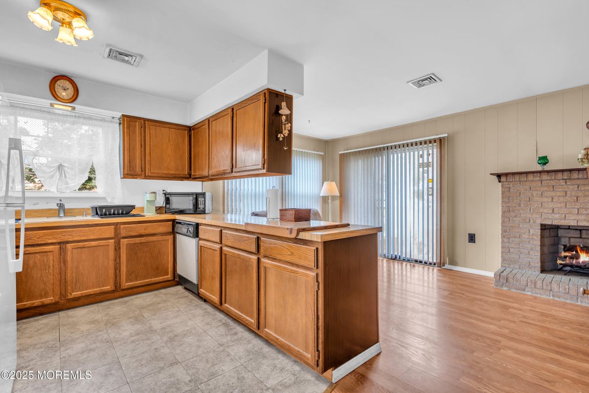 Fireplace, Interior, Kitchen, Wood Texture Flooring