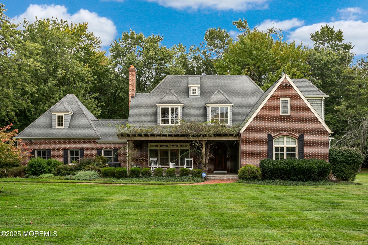 Exterior, Facade, Brick Facade, Brick Traditional