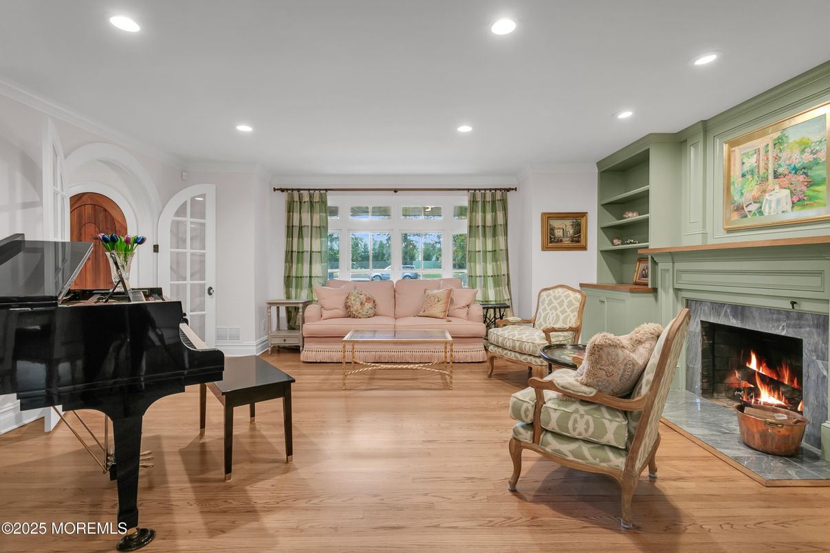 Fireplace, Interior, Living room, Piano, Recessed Lighting, Wood Texture Flooring