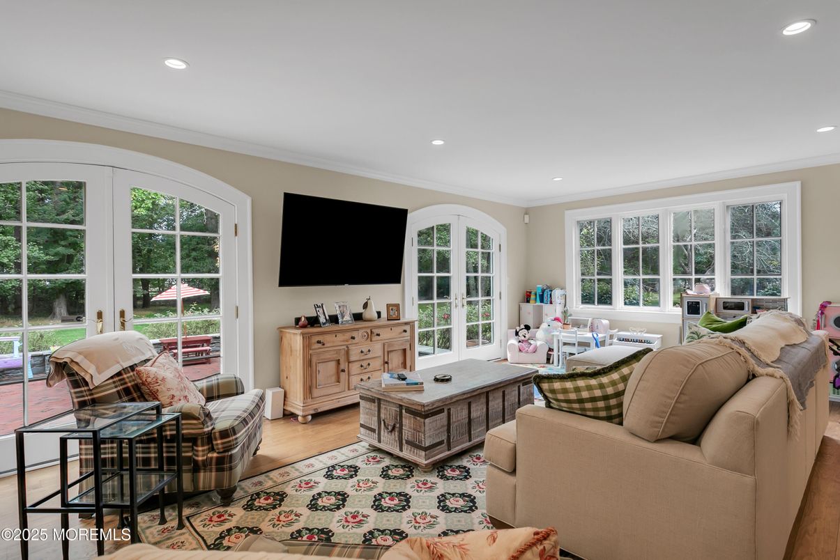Interior, Living room, Recessed Lighting, Wood Texture Flooring