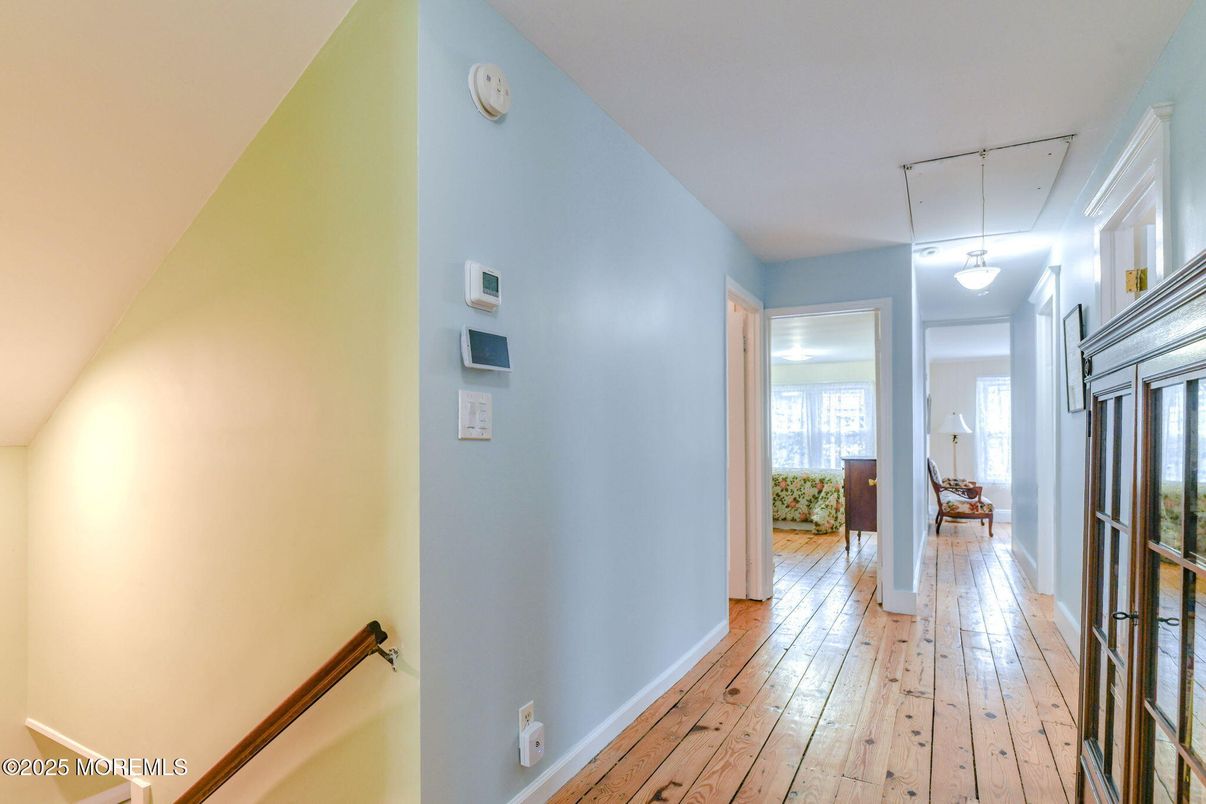 Interior, Pendant Lights, Wood Texture Flooring