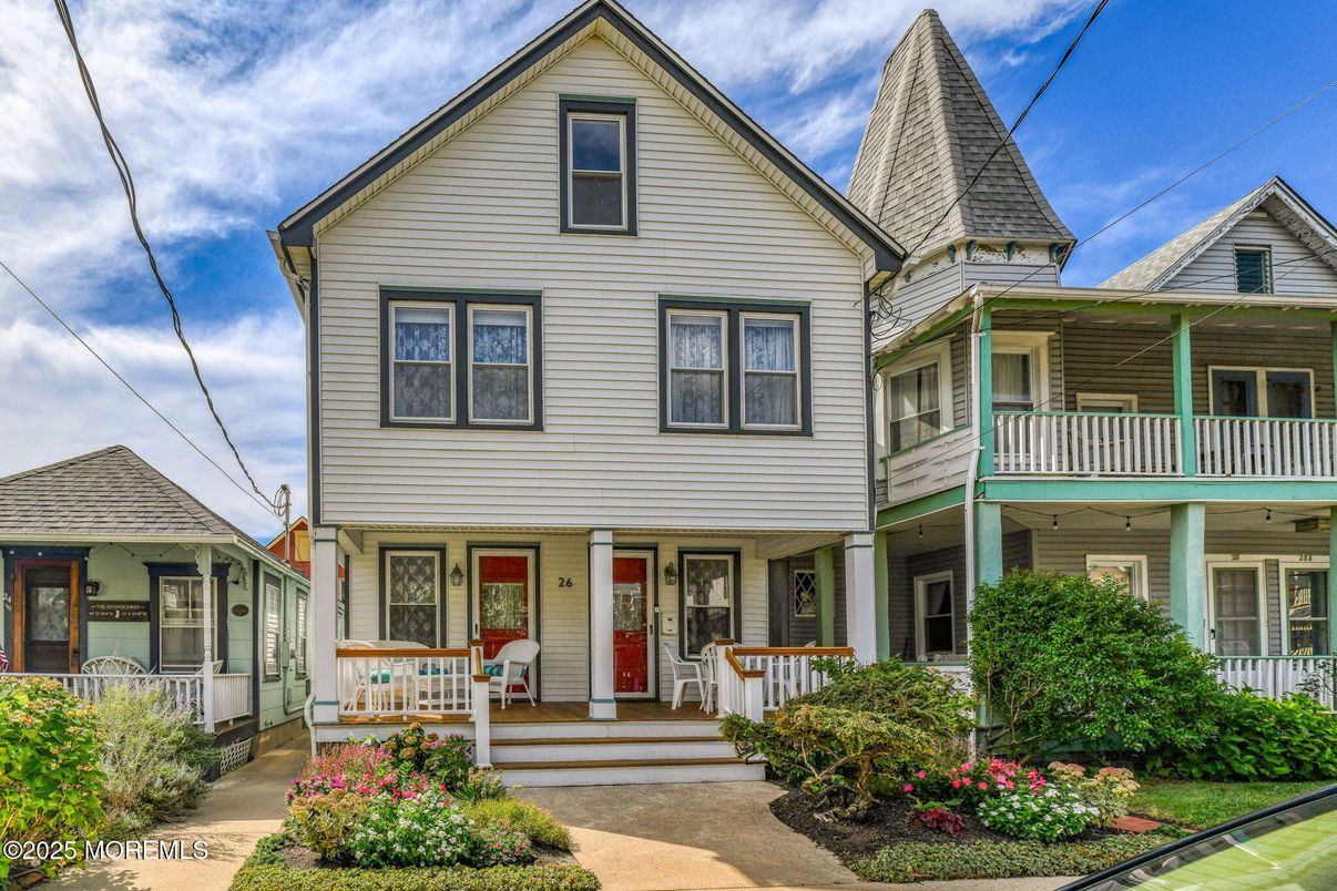 Exterior, Facade, Queen Anne Victorian