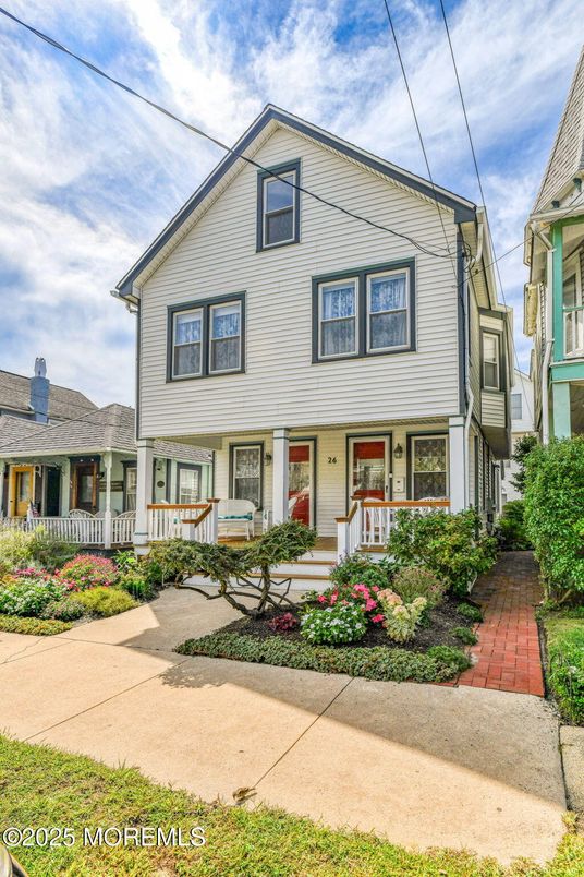 Exterior, Facade, Queen Anne Victorian