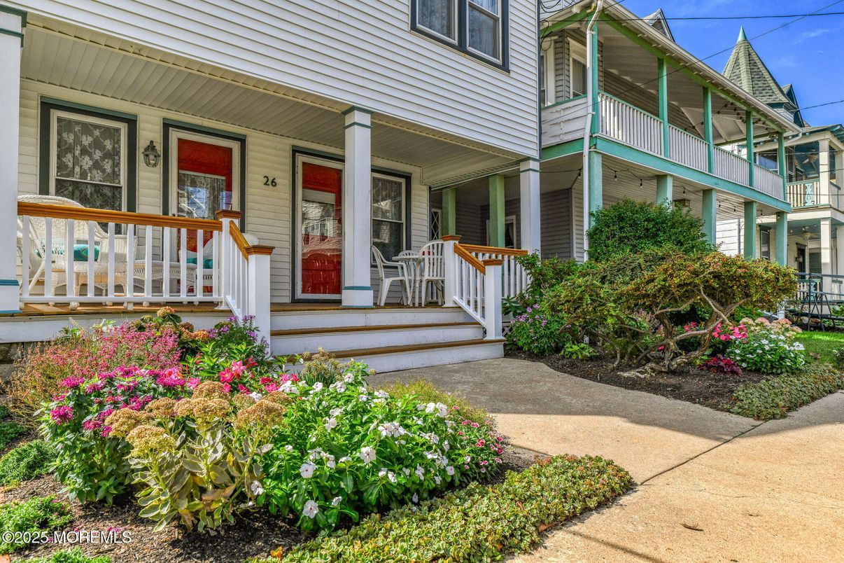 Exterior, Facade, Queen Anne Victorian