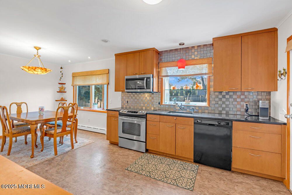 Dining room, Interior, Kitchen, Pendant Lights, Recessed Lighting, Stainless Steel Appliances