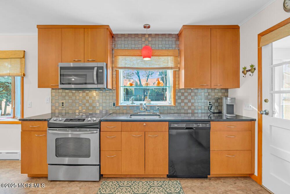 Interior, Kitchen, Pendant Lights, Stainless Steel Appliances