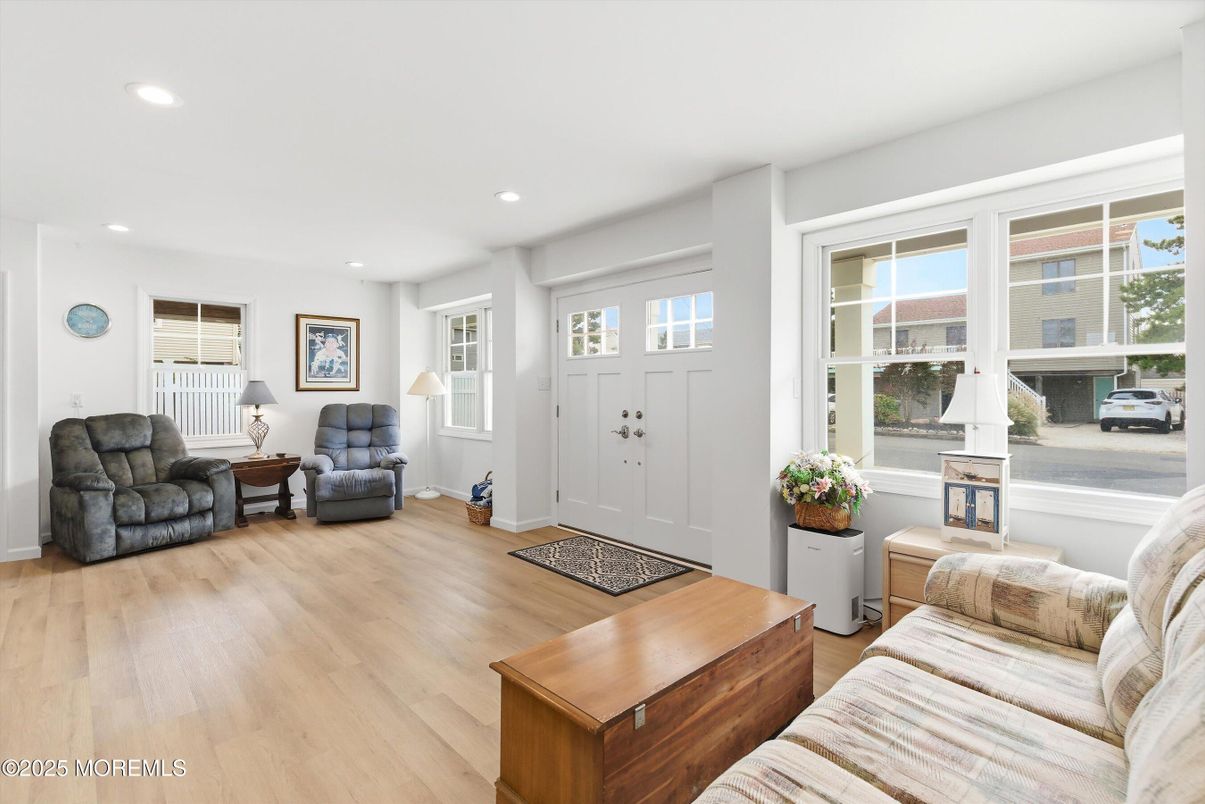 Interior, Recessed Lighting, Wood Texture Flooring