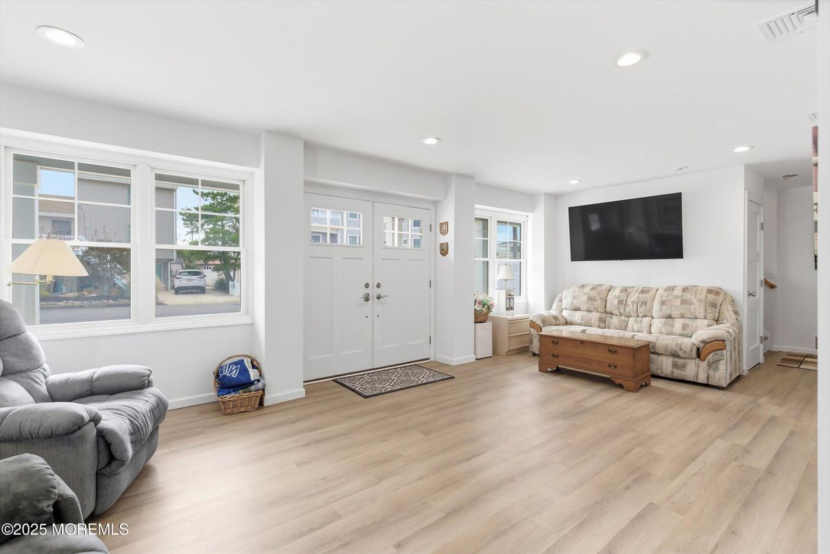 Interior, Recessed Lighting, Wood Texture Flooring