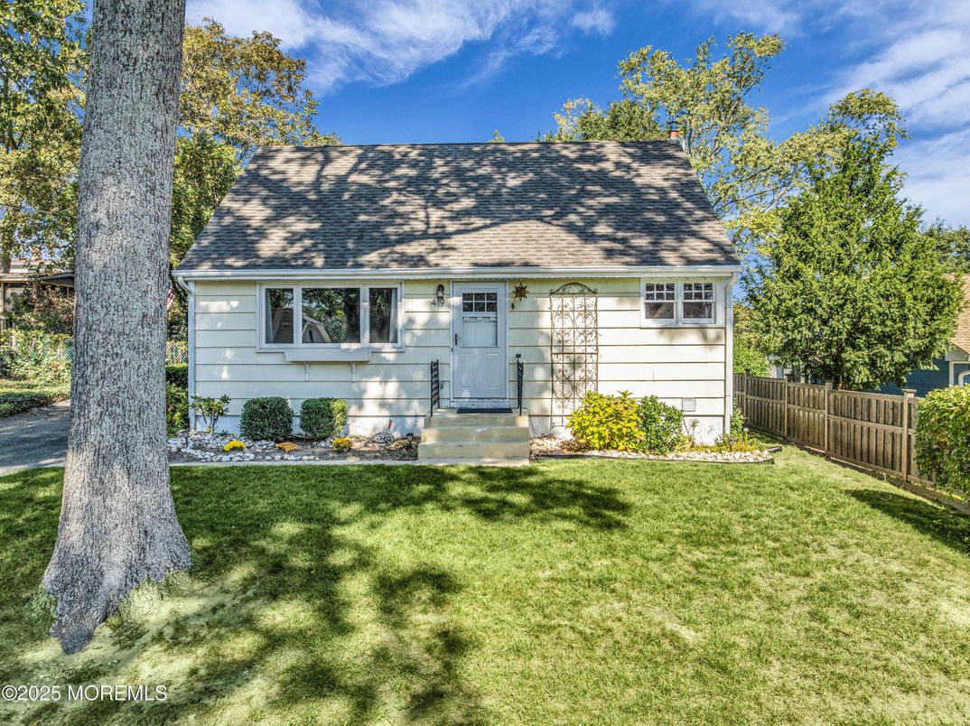 Exterior, Facade, Cape Cod