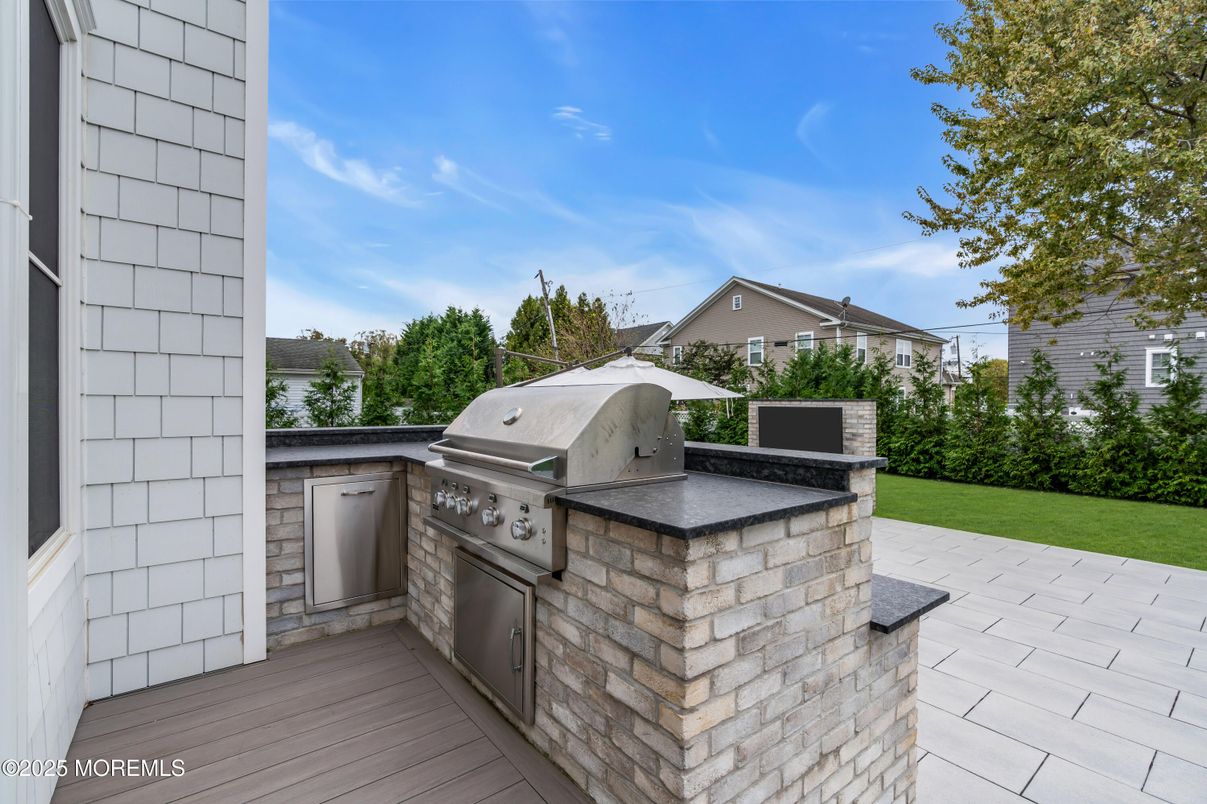 Exterior, Outdoor Kitchen