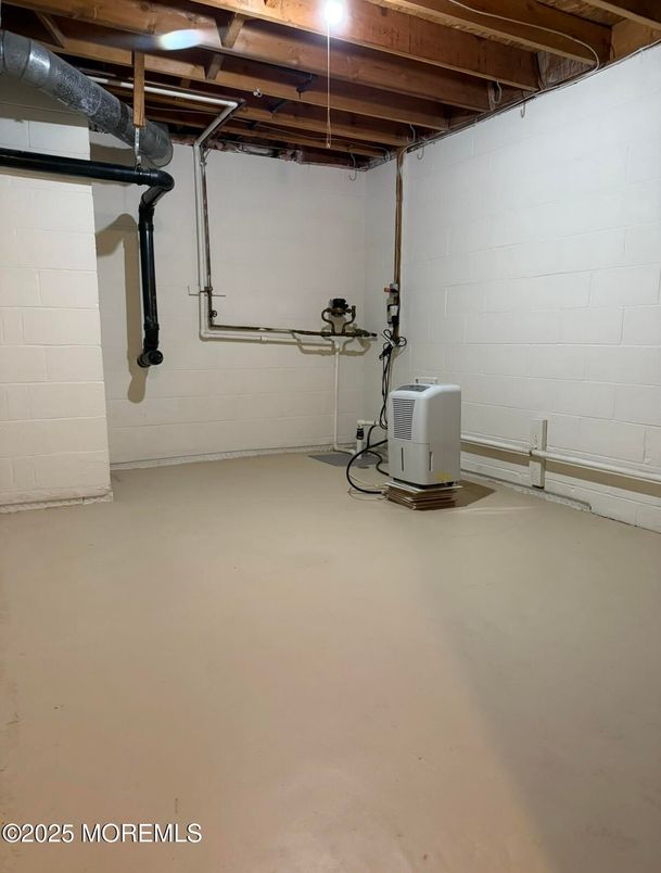 Garage, Interior, Wooden Beams