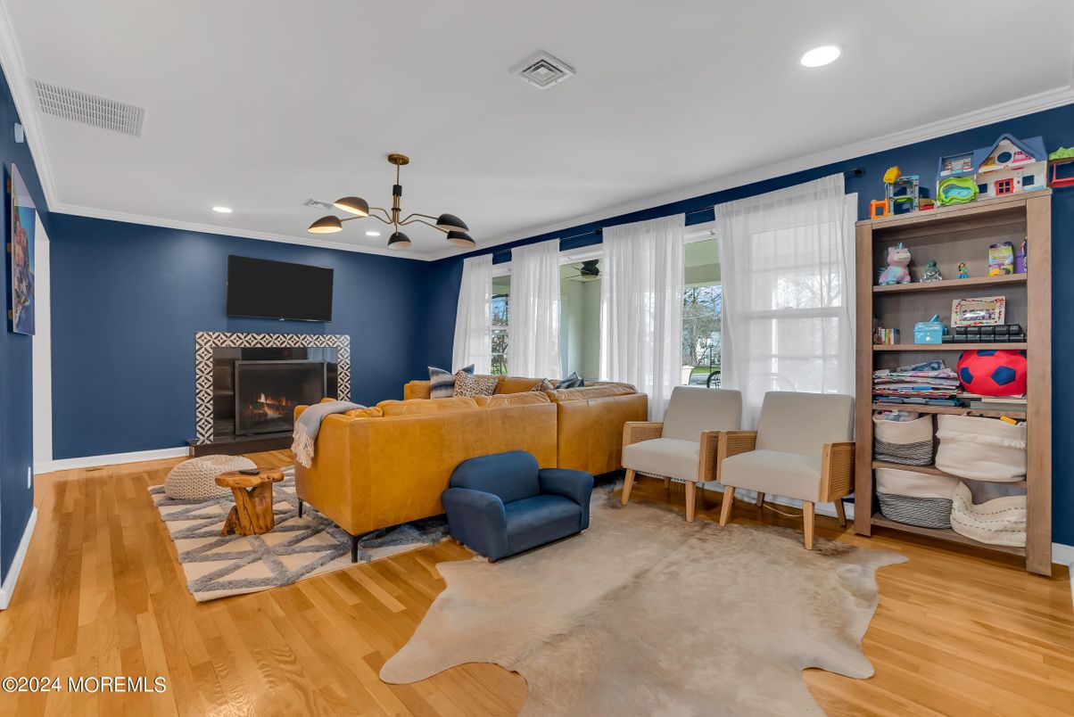 Fireplace, Interior, Living room, Pendant Lights, Recessed Lighting, Wood Texture Flooring