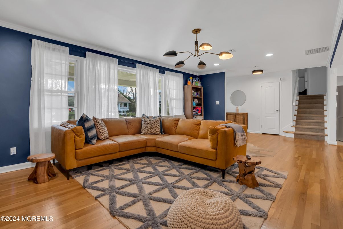 Interior, Living room, Pendant Lights, Recessed Lighting, Wood Texture Flooring