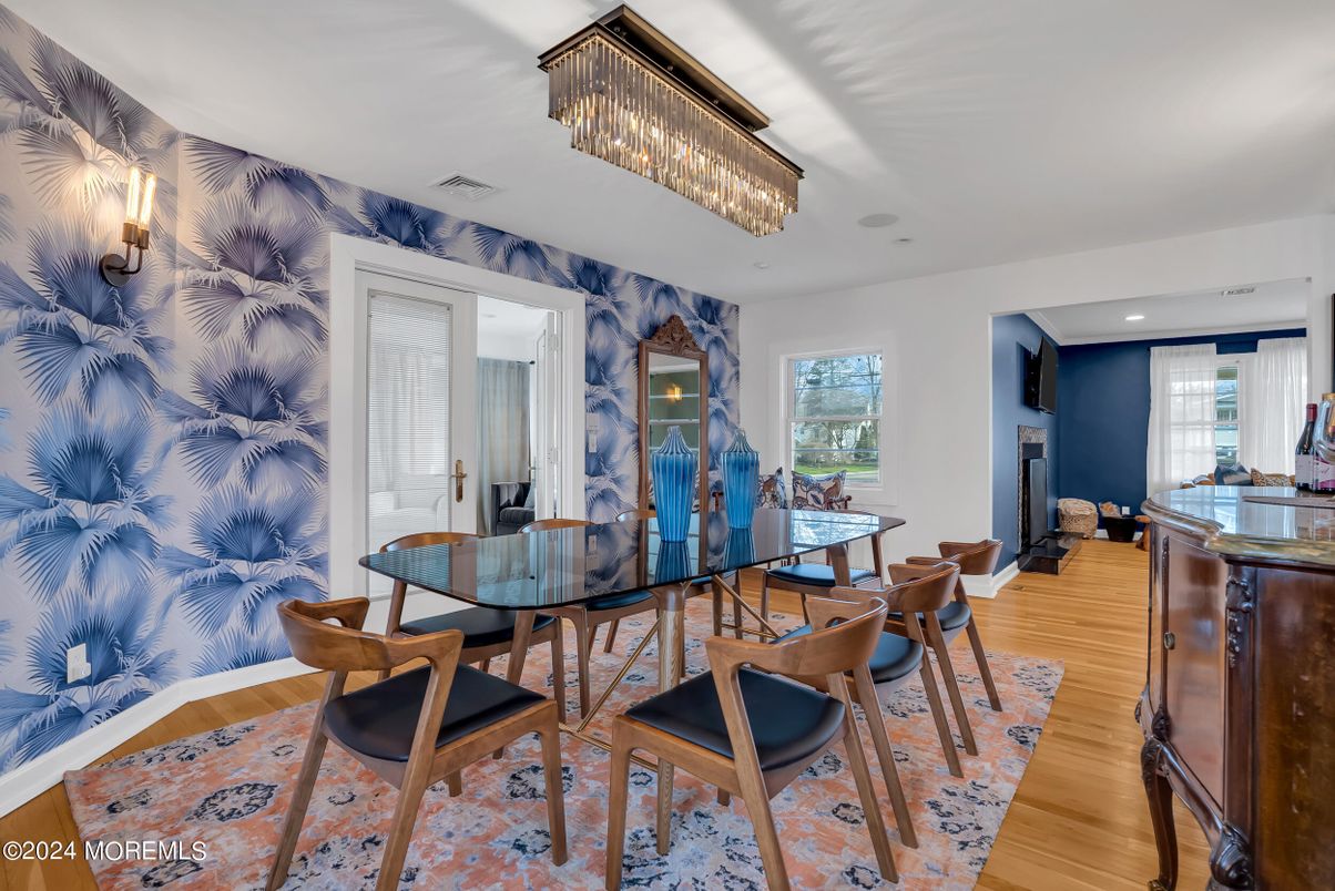 Chandelier, Dining room, Interior, Recessed Lighting, Wood Texture Flooring