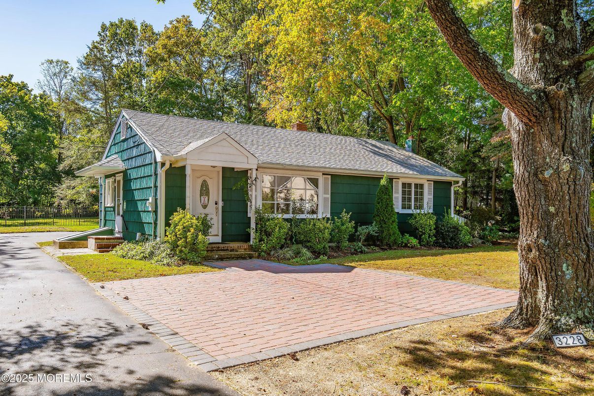 Backyard, Exterior, Facade, Ranch