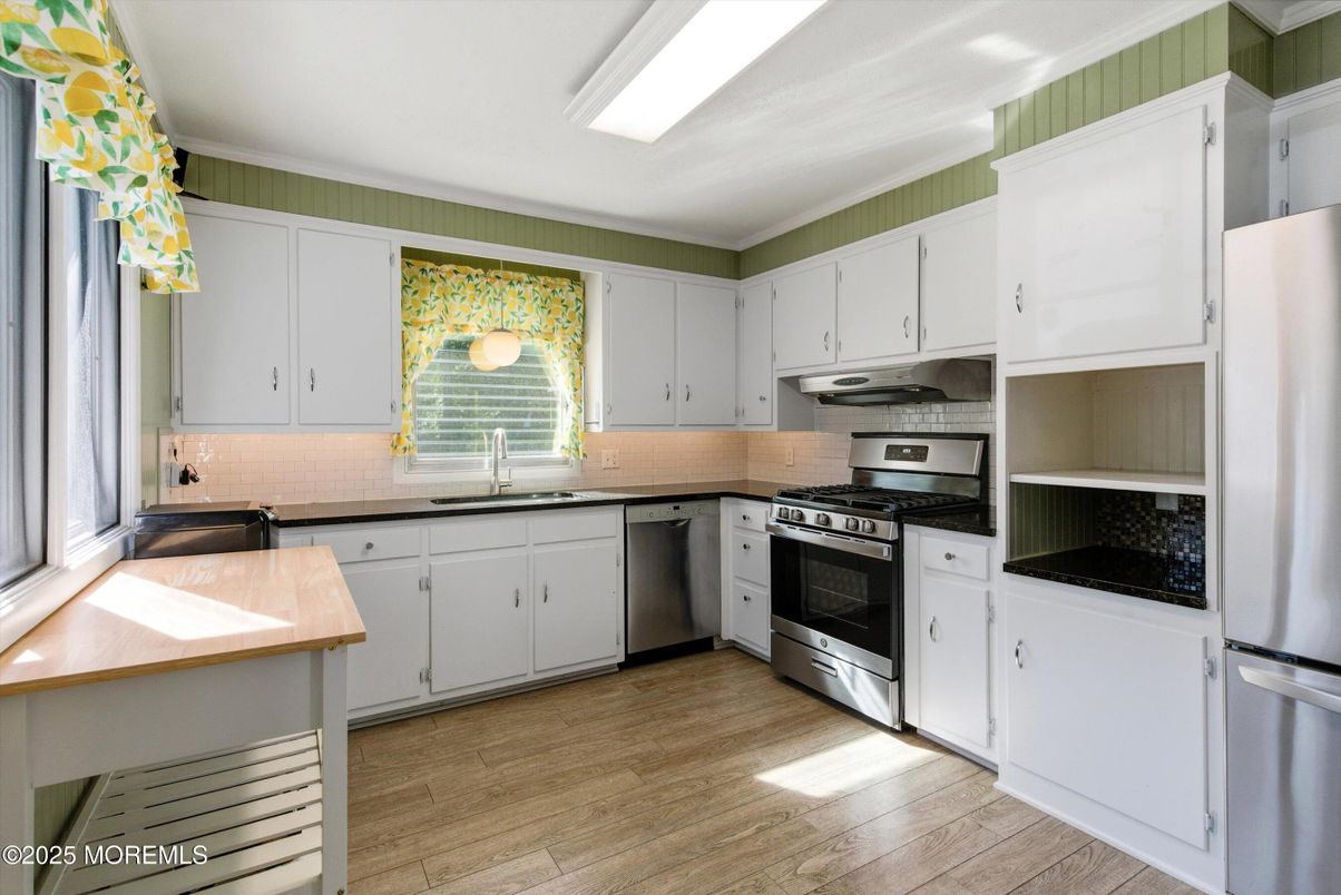 Interior, Kitchen, Stainless Steel Appliances, Wood Texture Flooring