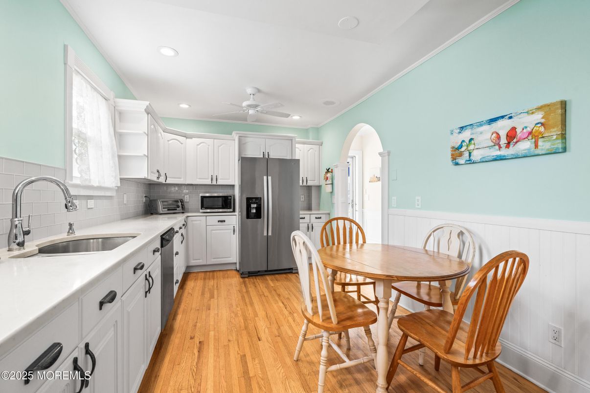 Dining room, Interior, Kitchen, Recessed Lighting, Stainless Steel Appliances, Wood Texture Flooring