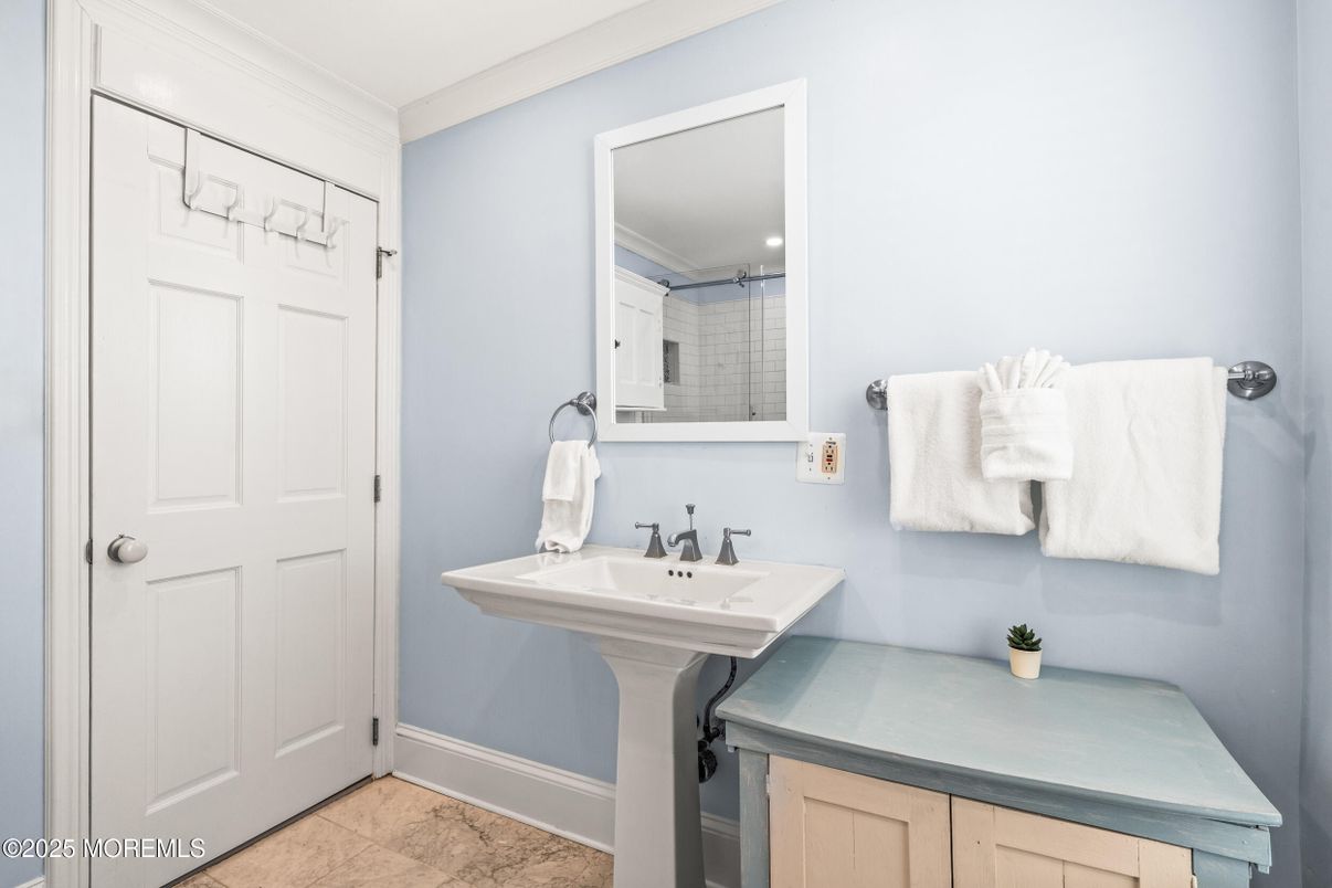 Bathroom, Interior, Recessed Lighting