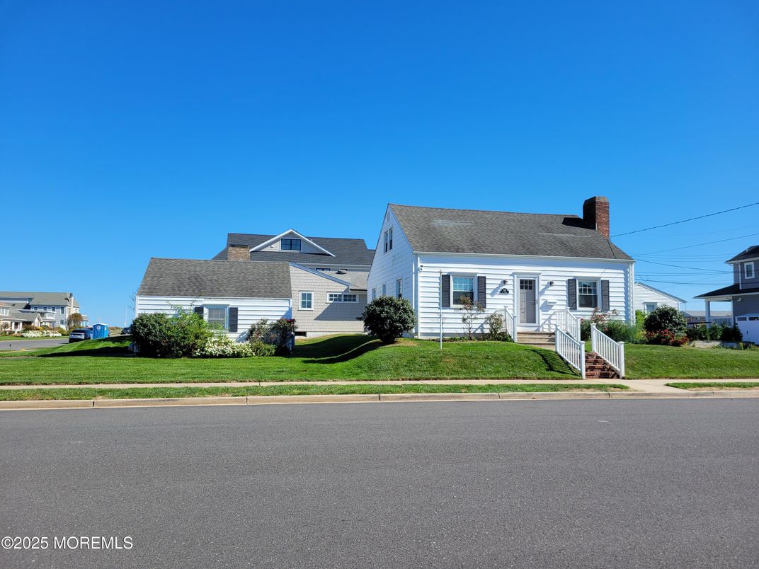 Exterior, Facade, Cape Cod