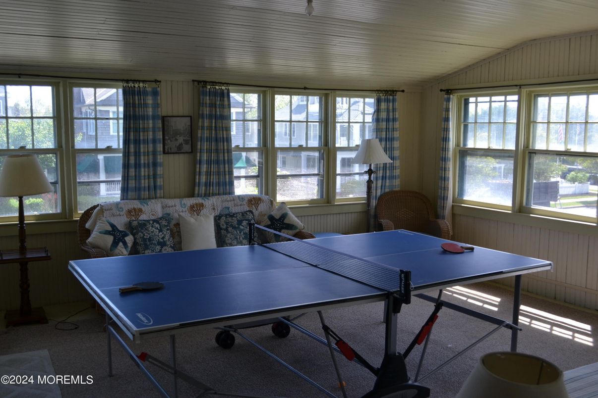 Game Room, Interior
