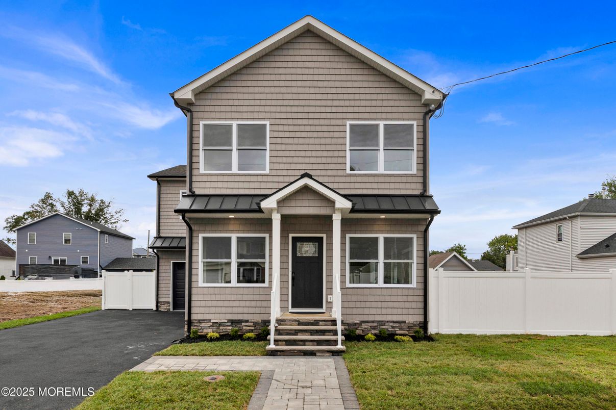 Exterior, Facade, American Craftsman