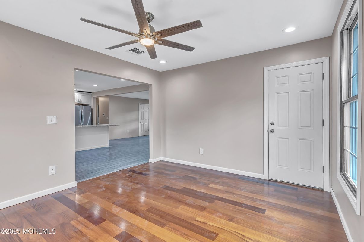 Empty room, Interior, Recessed Lighting, Wood Texture Flooring