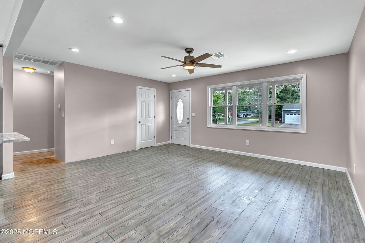Empty room, Interior, Recessed Lighting, Wood Texture Flooring